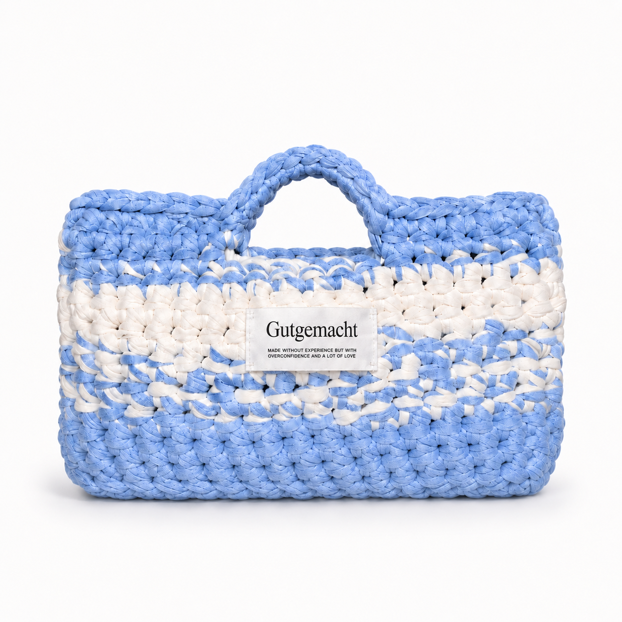 Hellblau-weiss gestreifte handgemachte Clutch mit Griff – einzigartige gehäkelte Tasche aus der Schweiz von Gutgemacht