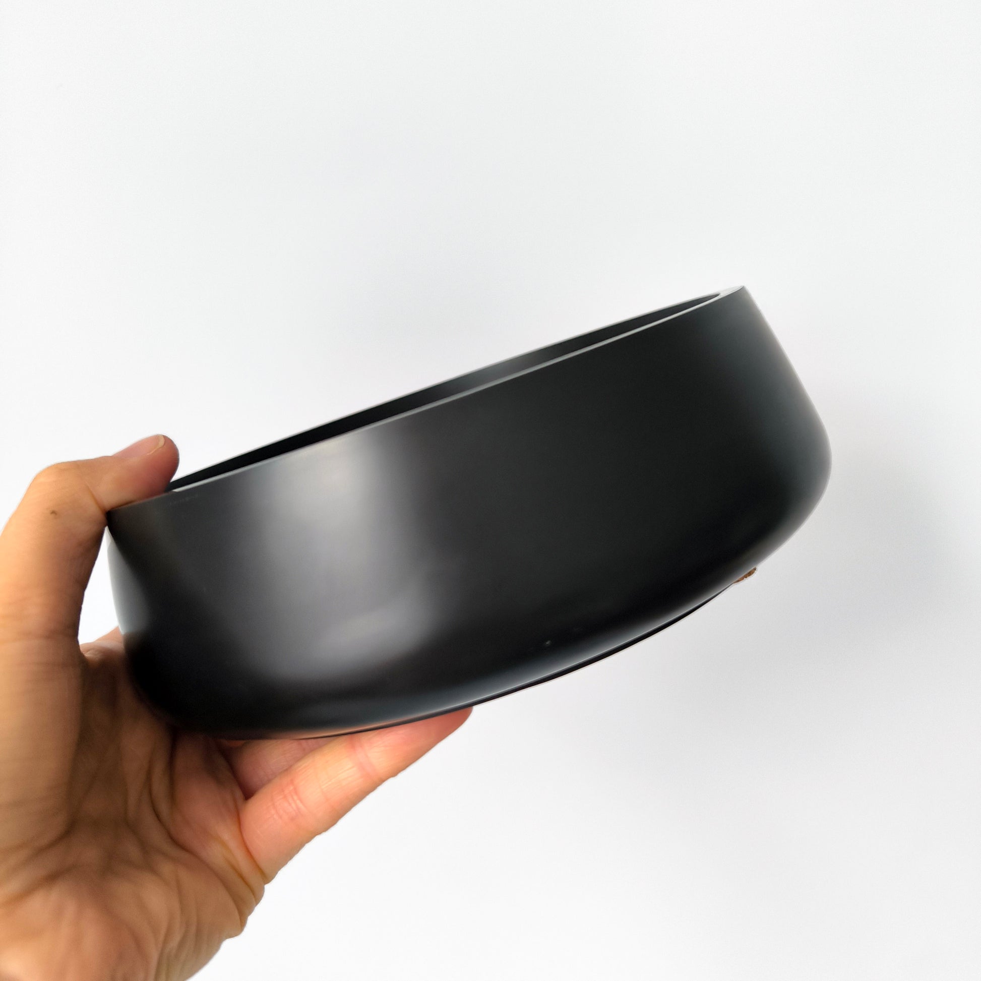 Schwarze Kerzenschale Glina handgefertigt in Europa – vielseitig als Dekorationsschale, Müslischale oder Hundenapf für Kerzensand und Kerzenschnee
