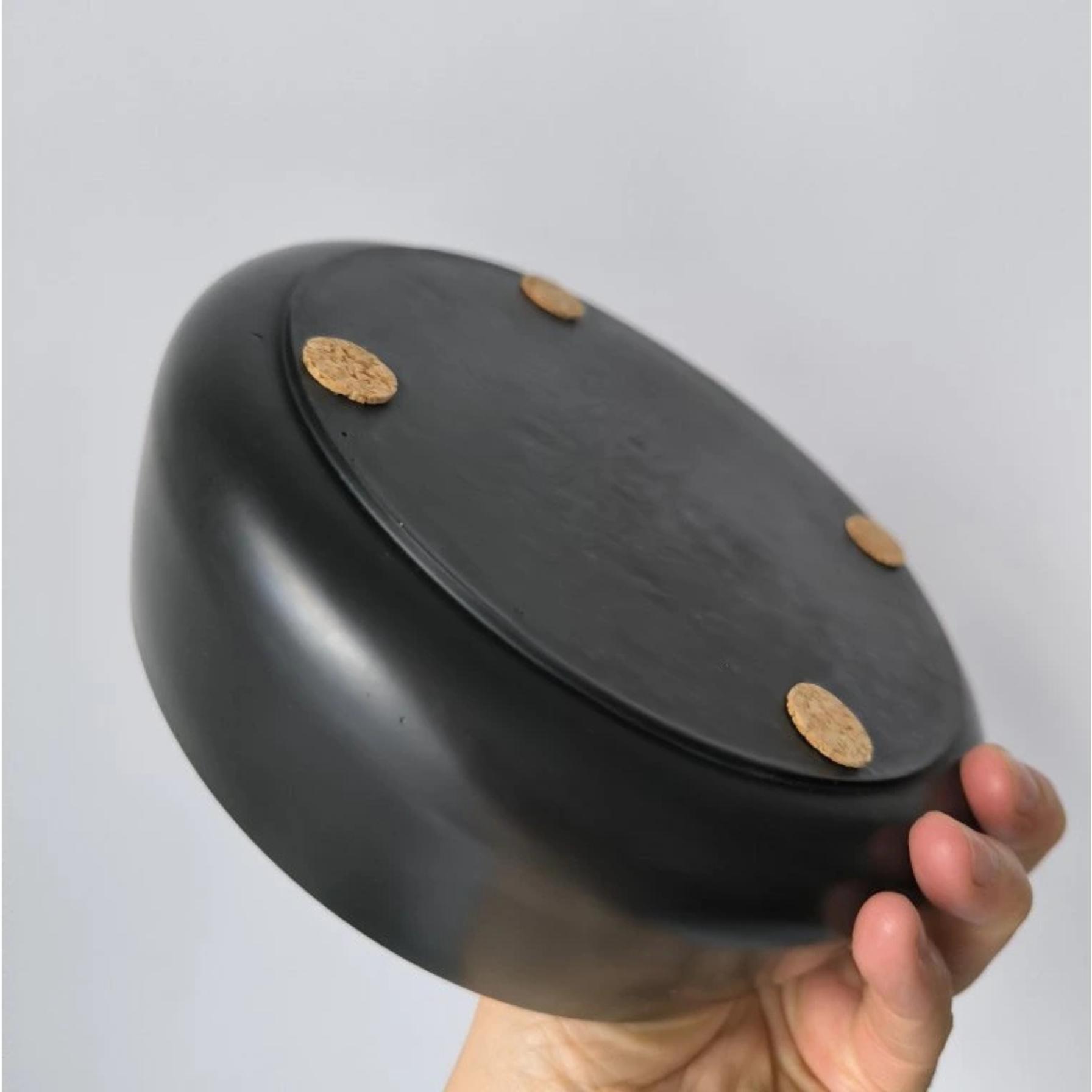 Detailansicht der Kerzenschale Glina in Schwarz – robuste Schale für Kerzensand, Kerzenschnee, Dekoration oder als Hundenapf
